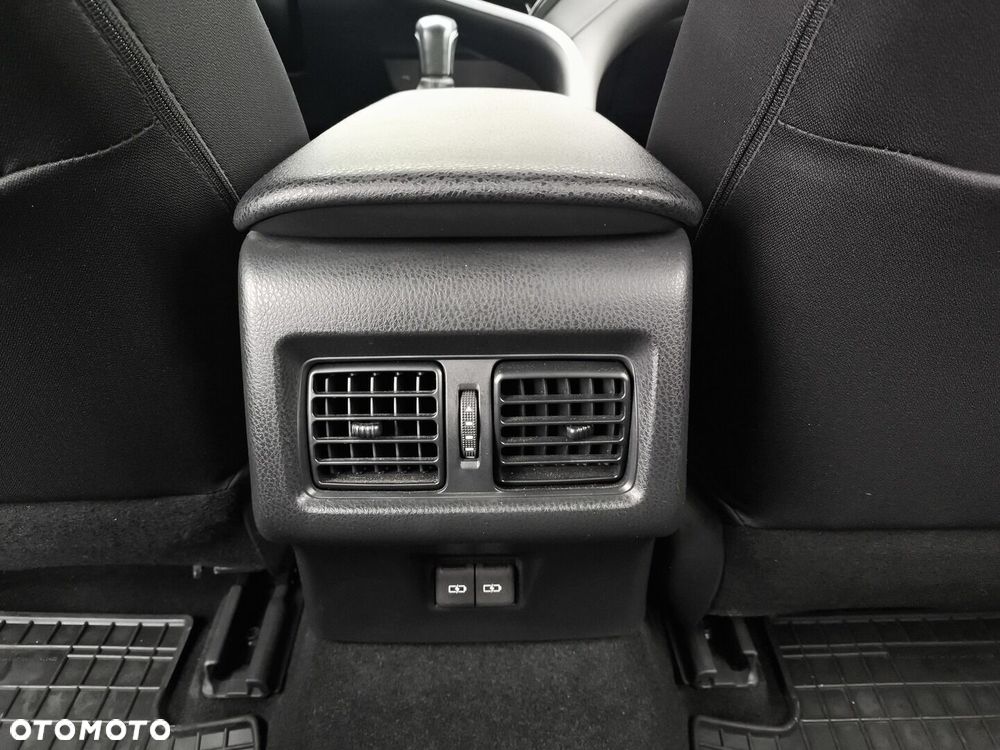 Toyota Camry 2.5 Hybrid Comfort CVT - 28