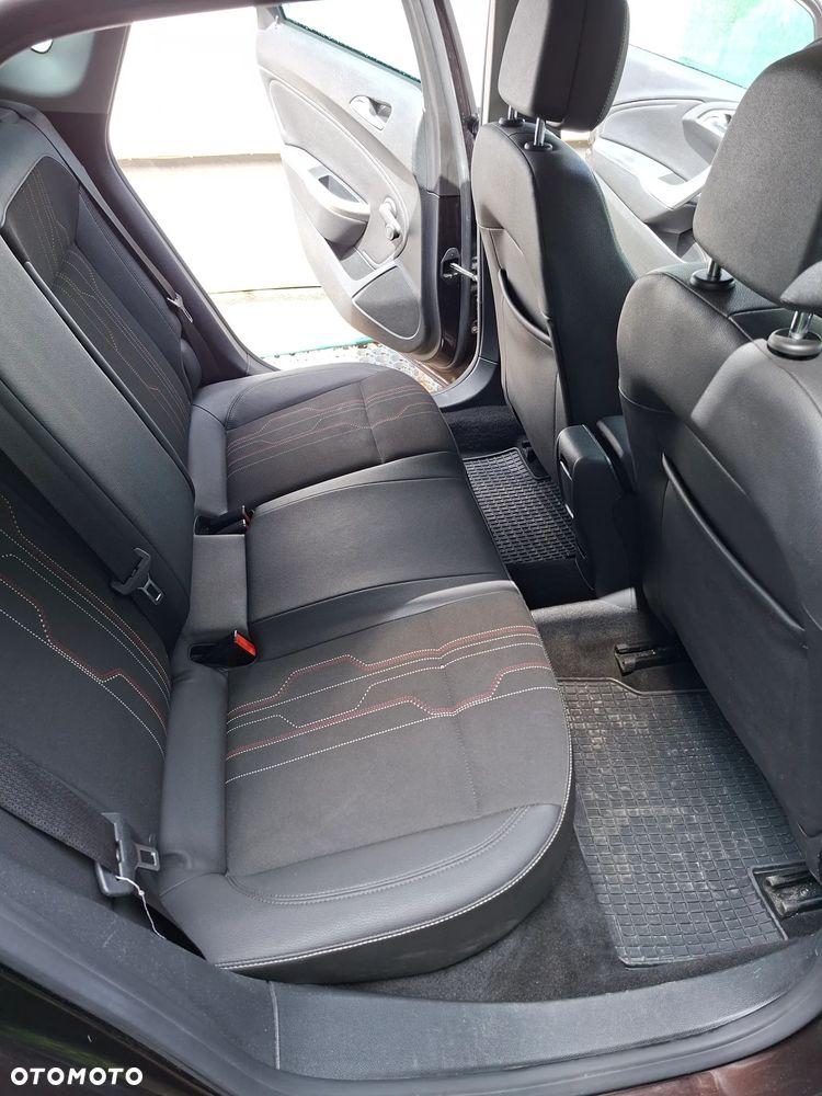 Opel Astra 1.4 Turbo 150 Jahre - 14