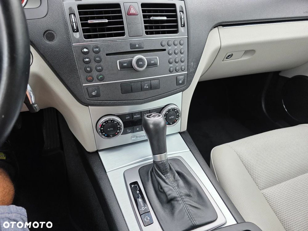 Mercedes-Benz Klasa C 180 CGI Automatik BlueEFFICIENCY Avantgarde - 8