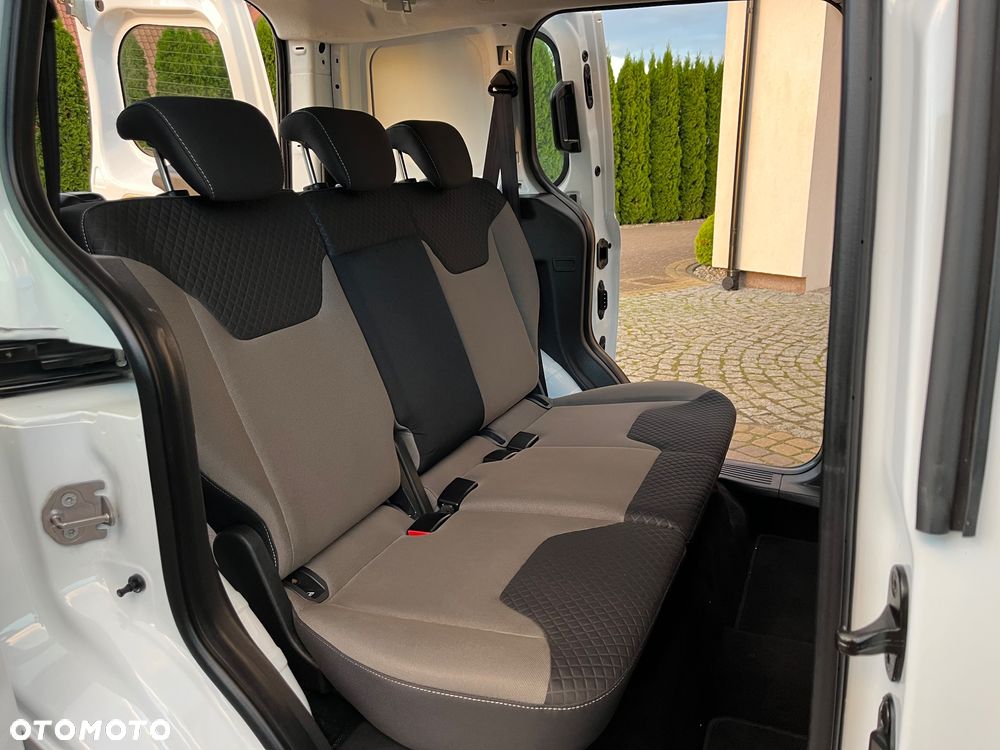 Ford Transit Courier - 22