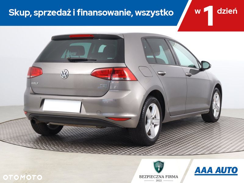Volkswagen Golf - 6
