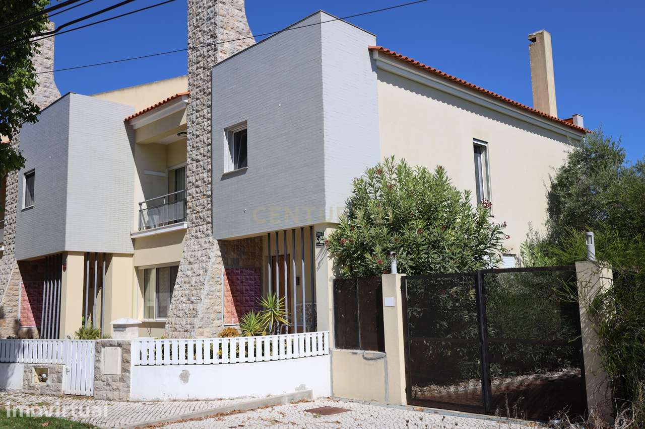 Moradia Geminada V3 em Condomínio fechado | Samora Correia