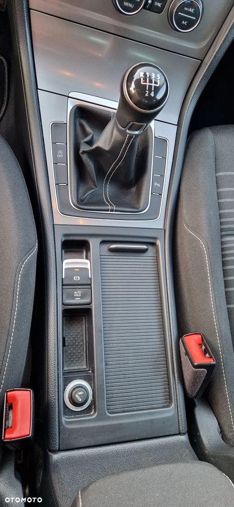 Volkswagen Golf 1.6 TDI BlueMotion Technology Lounge - 35