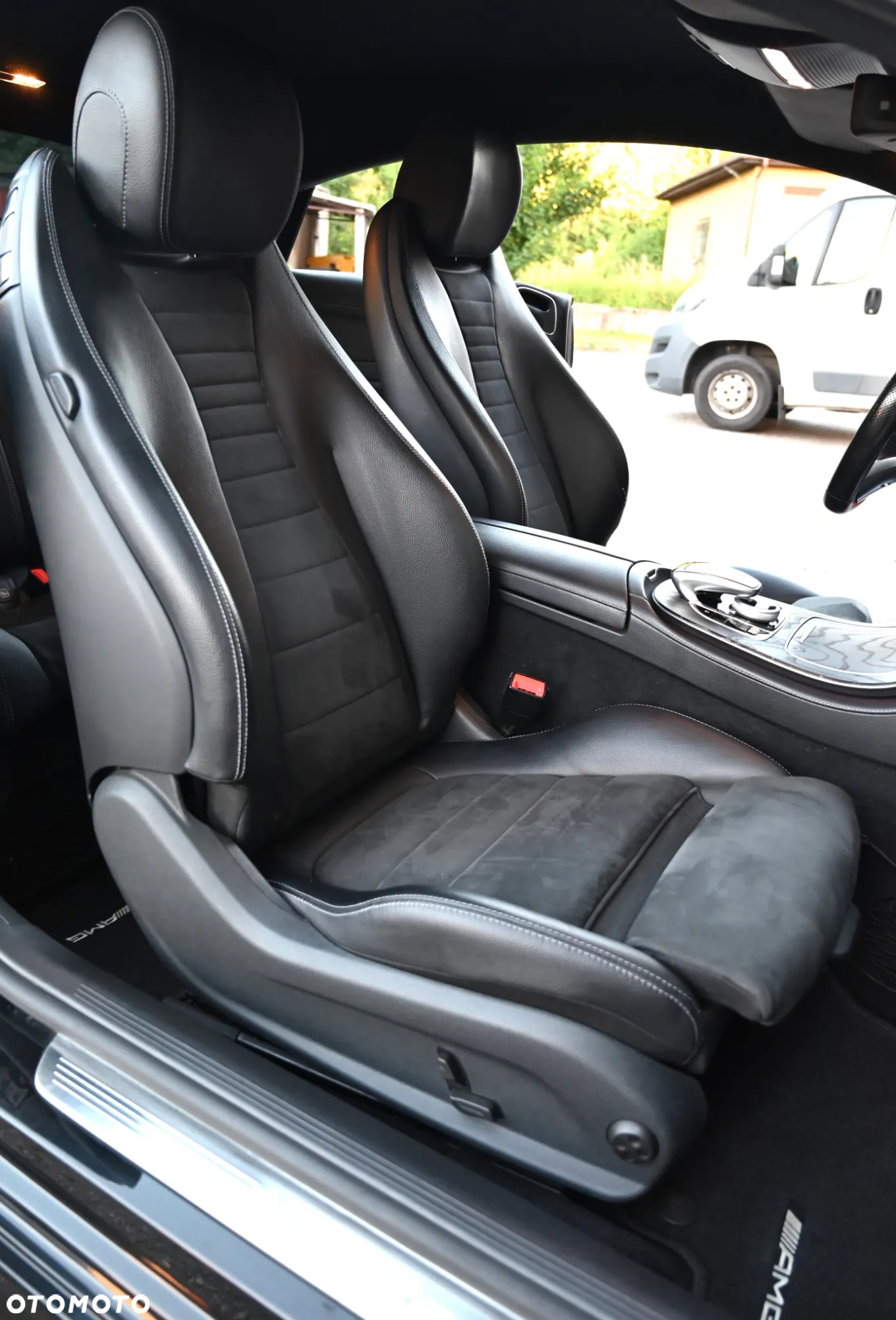 Mercedes-Benz Klasa E 220 d Coupe 4-Matic 9G-TRONIC - 38