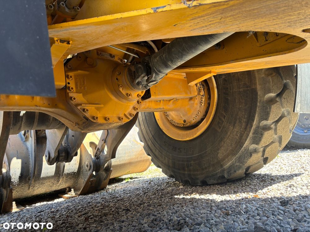 Volvo VOLVO L150G rok 2011,waga 26ton, łyżka 4,5m3 opony MICHELIN 70%, bdb - 8