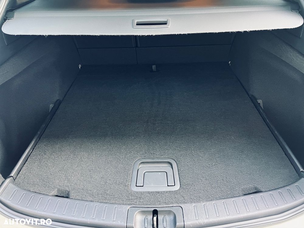Toyota Corolla 1.8 HSD Business Plus - 22