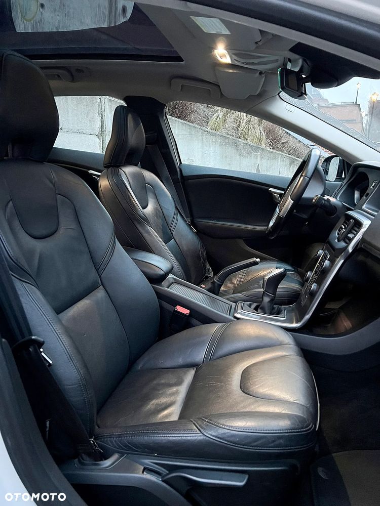 Volvo V40 D2 Summum - 14