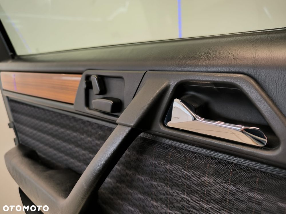 Mercedes-Benz W124 (1984-1993) - 23