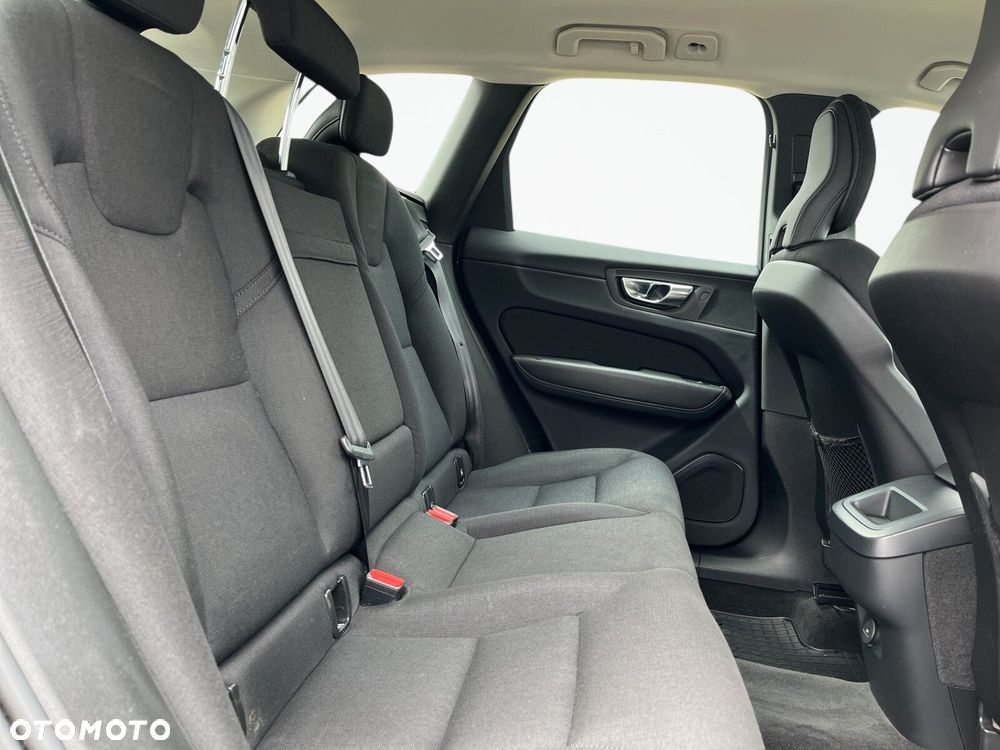 Volvo XC 60 B4 B Momentum - 20