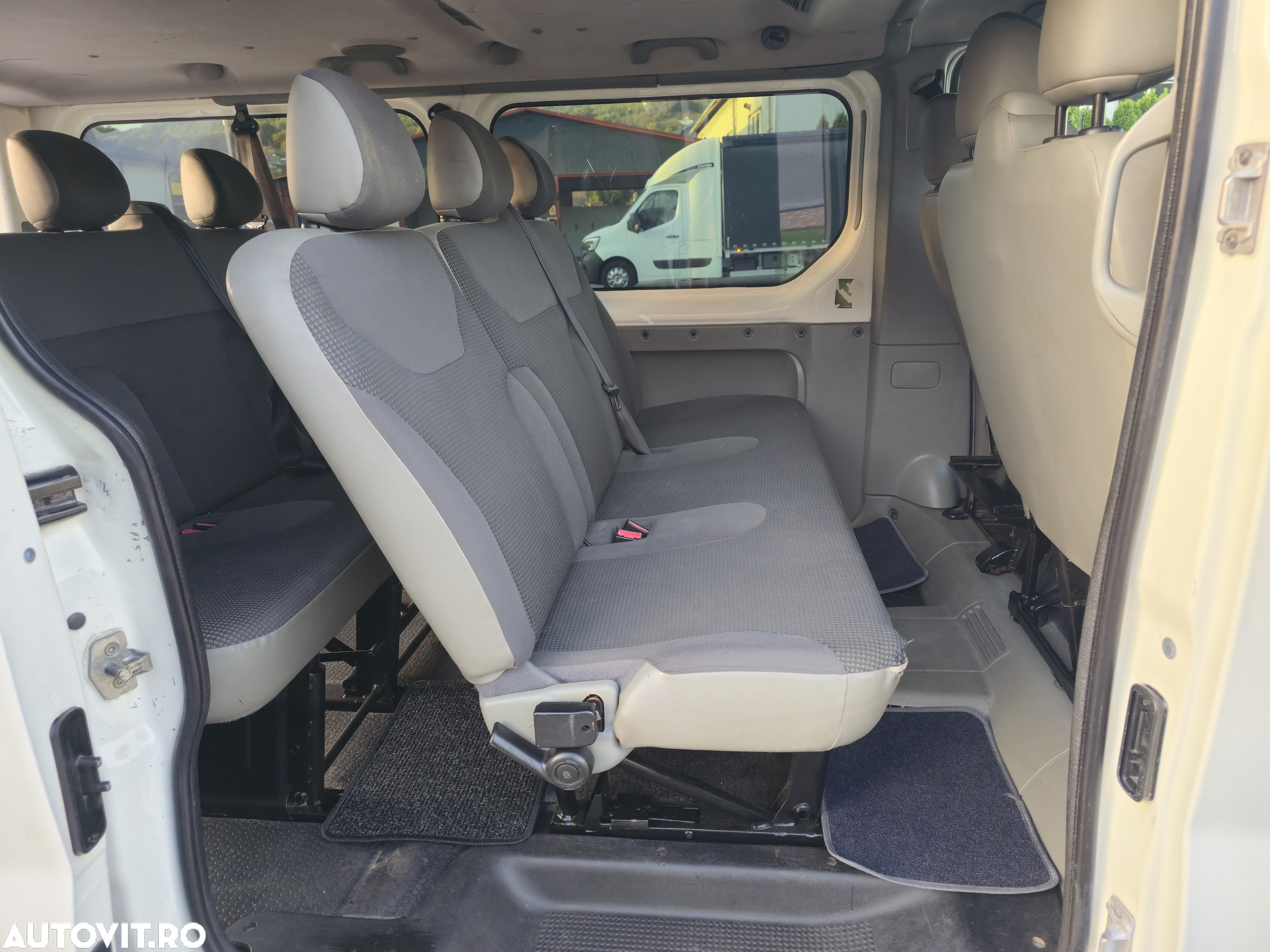Opel Vivaro - 10