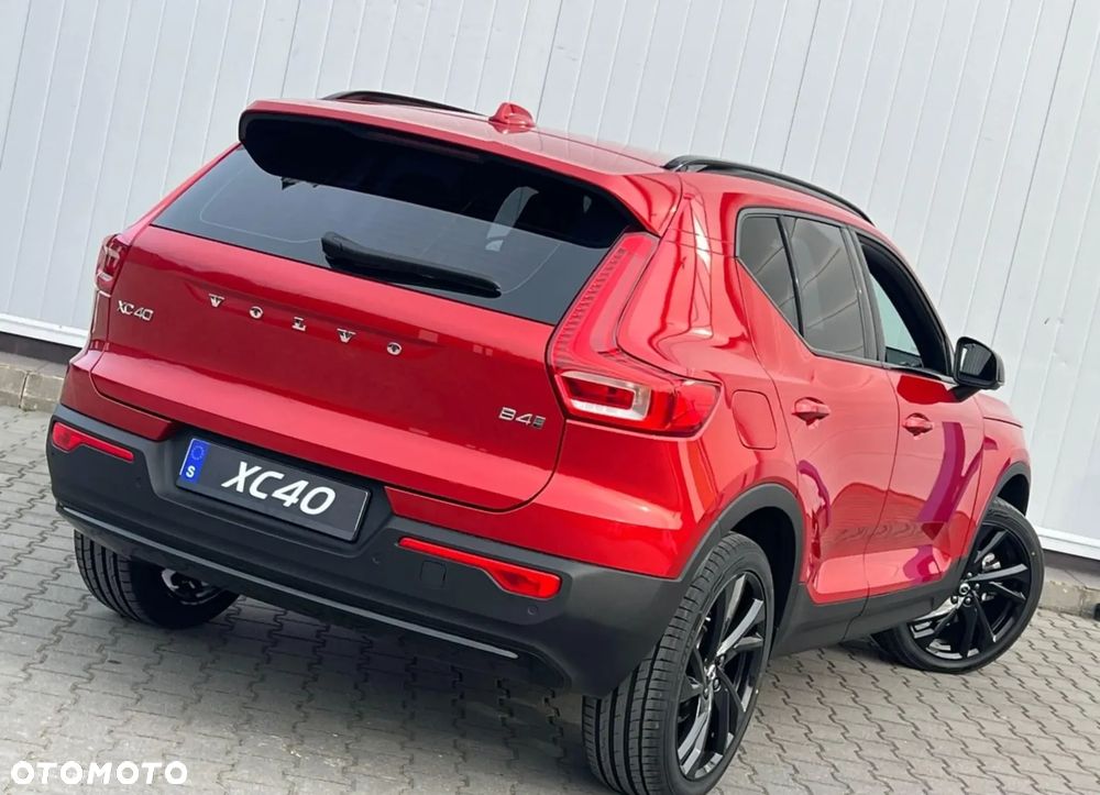 Volvo XC 40 B4 AWD Plus Dark - 8