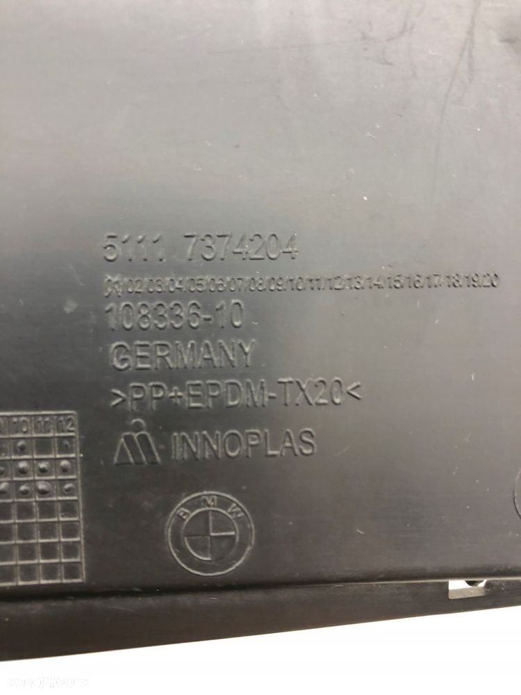 BMW X1 F48 POKRYWA KRATKI PRAWA PRZÓD 7374204 - 3