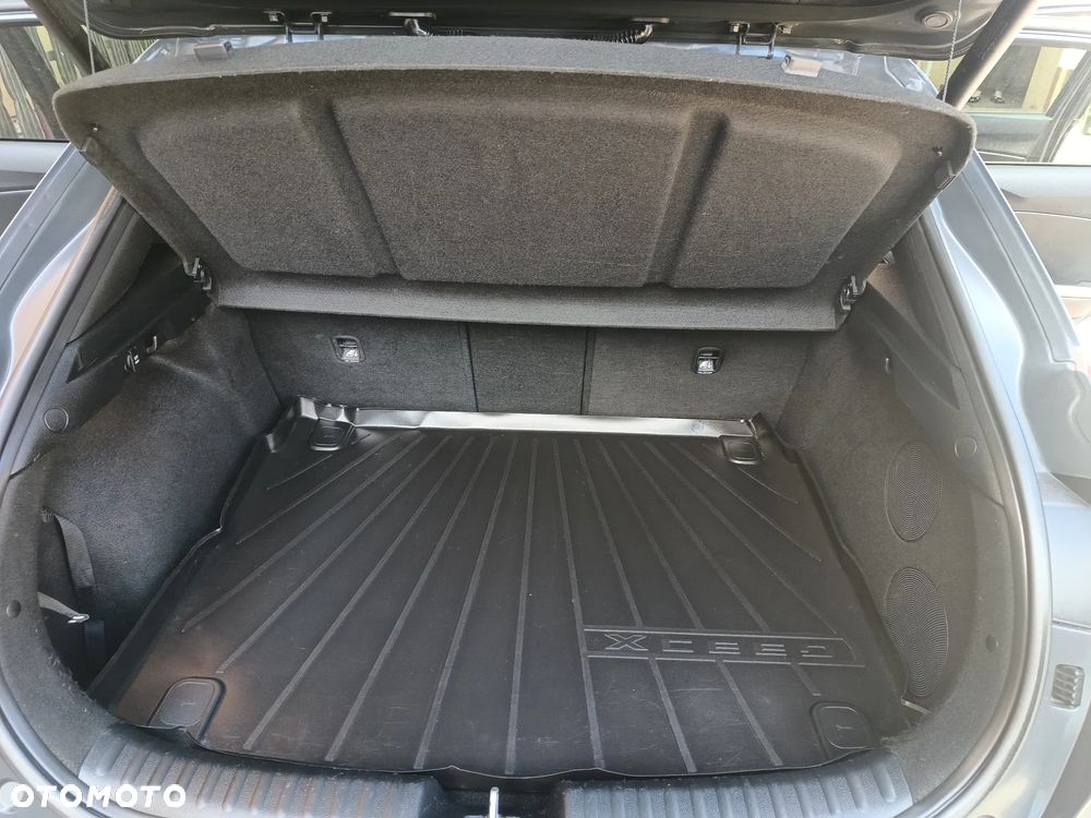Kia XCeed 1.6 T-GDI L Business Line - 32
