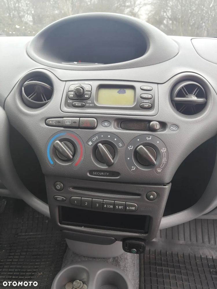 Toyota Yaris 1.0 Pak1 - 23