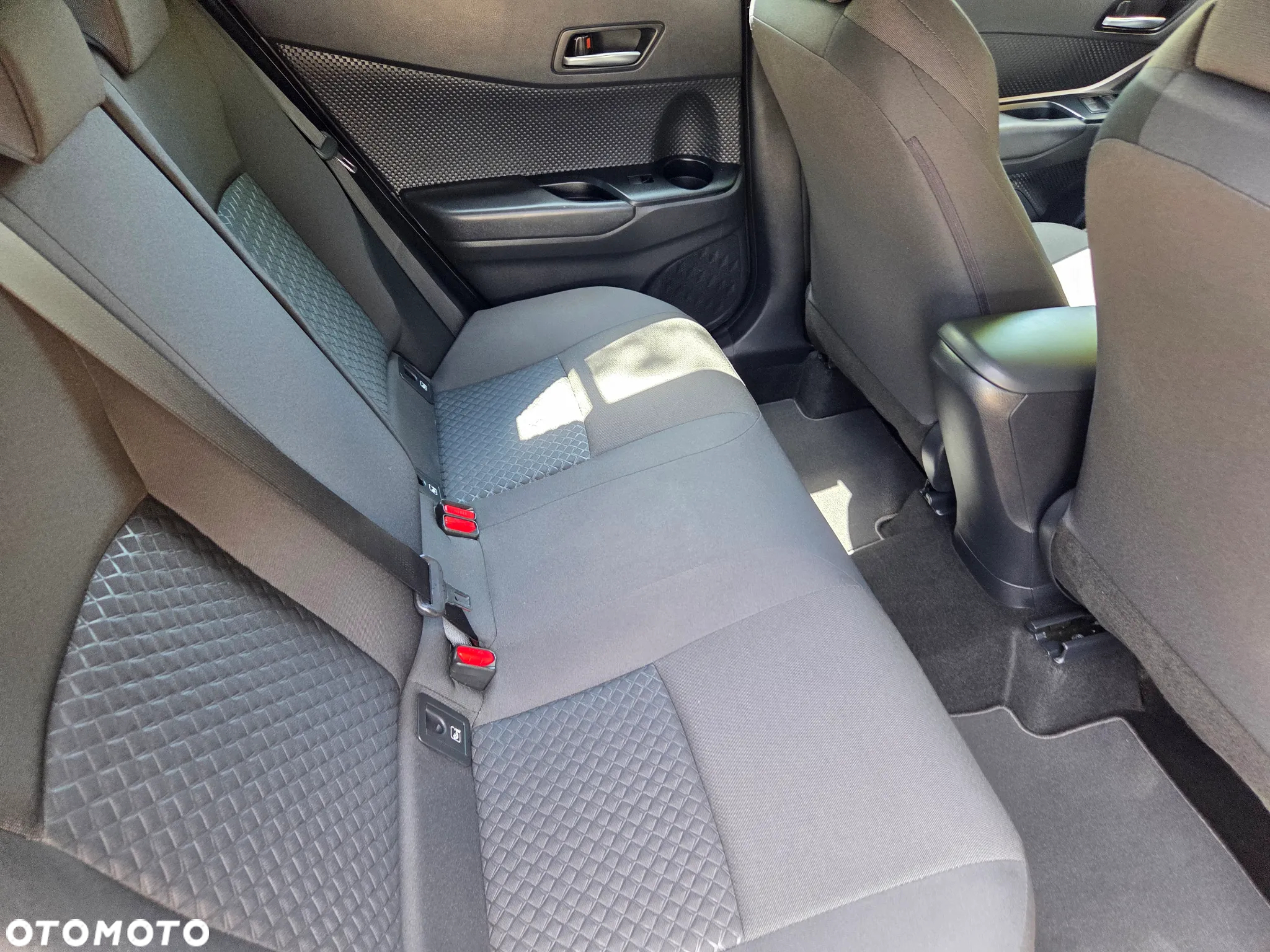 Toyota C-HR 1.8 Hybrid Business - 23