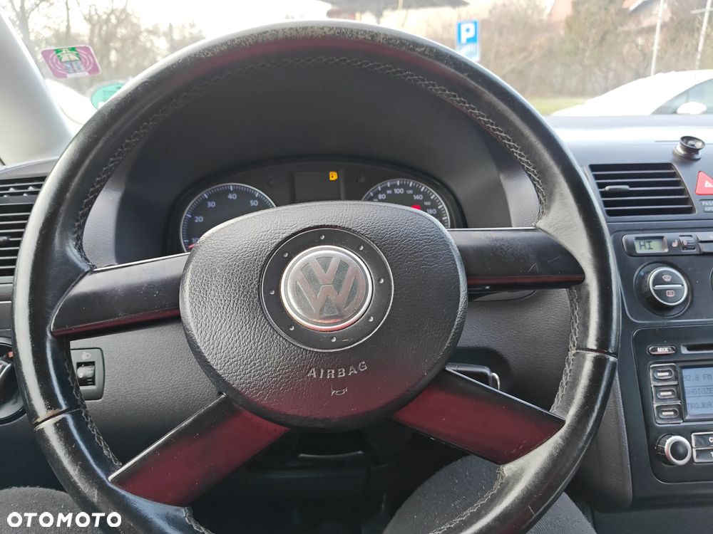 Volkswagen Touran 2.0 FSI Highline - 22