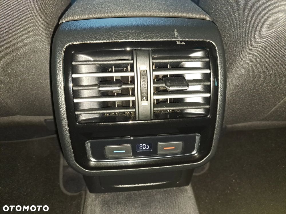 Volkswagen Passat Variant 2.0 TDI SCR Comfortline - 27