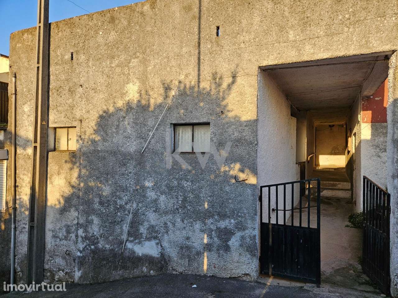 Moradia para recuperar mais garagem  para 4 viaturas - Grande imagem: 5/41