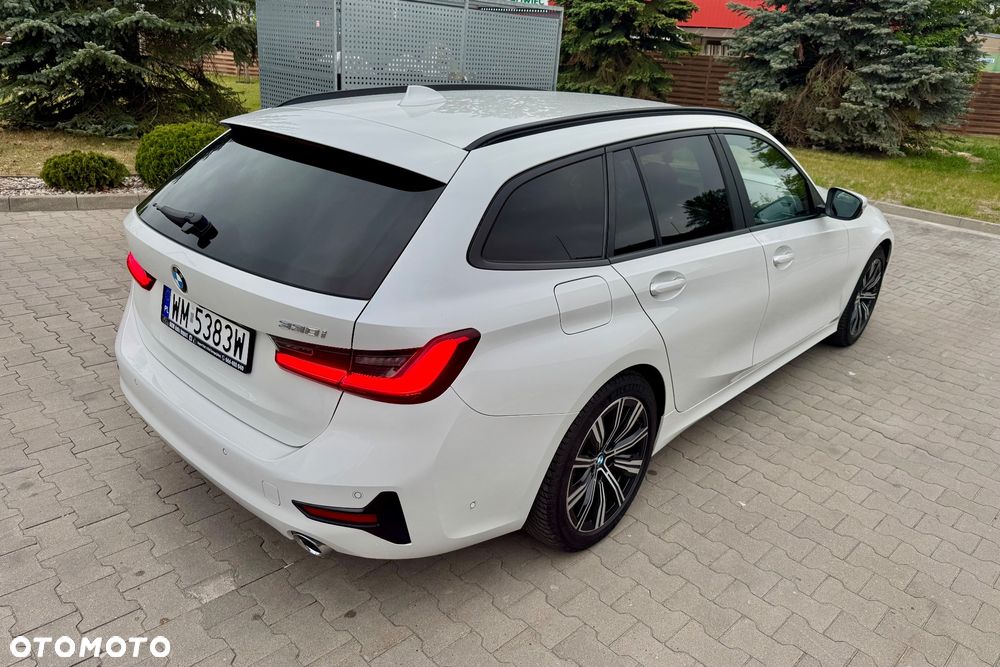 BMW Seria 3 330i Sport Line - 11