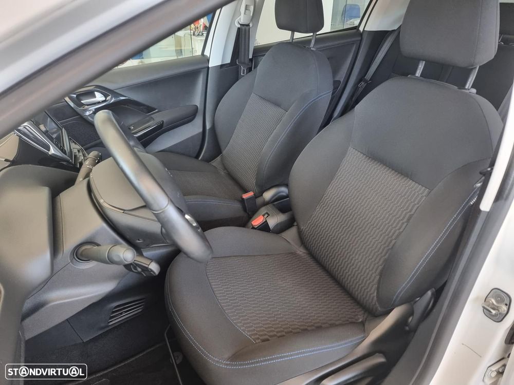 Peugeot 208 1.2 PureTech Signature - 10