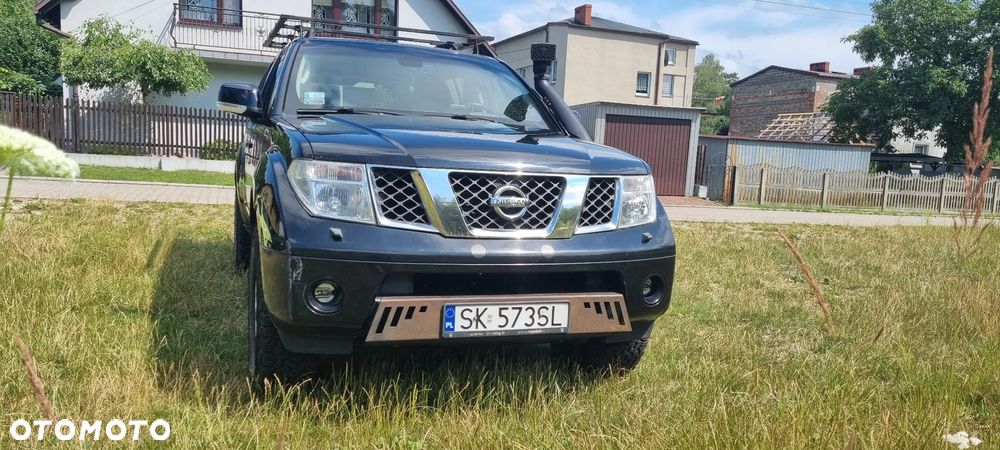 Nissan Pathfinder 2.5 D LE - 4
