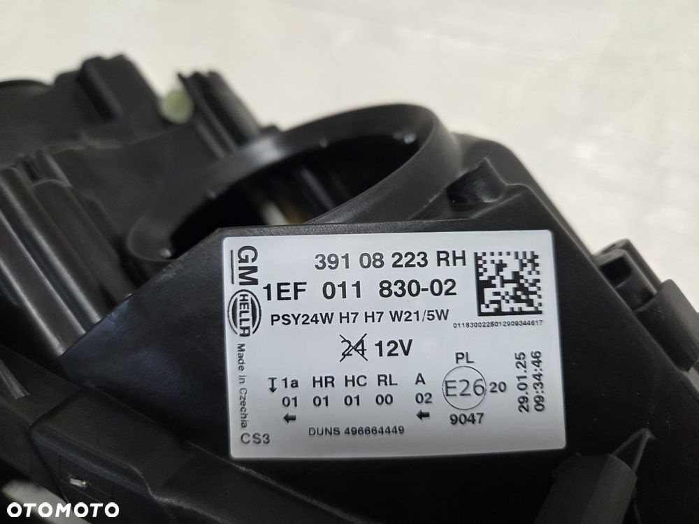 LAMPA PRAWA PRZÓD OPEL CORSA E EUROPA NOWA ORGINAŁ 39108223 - 10