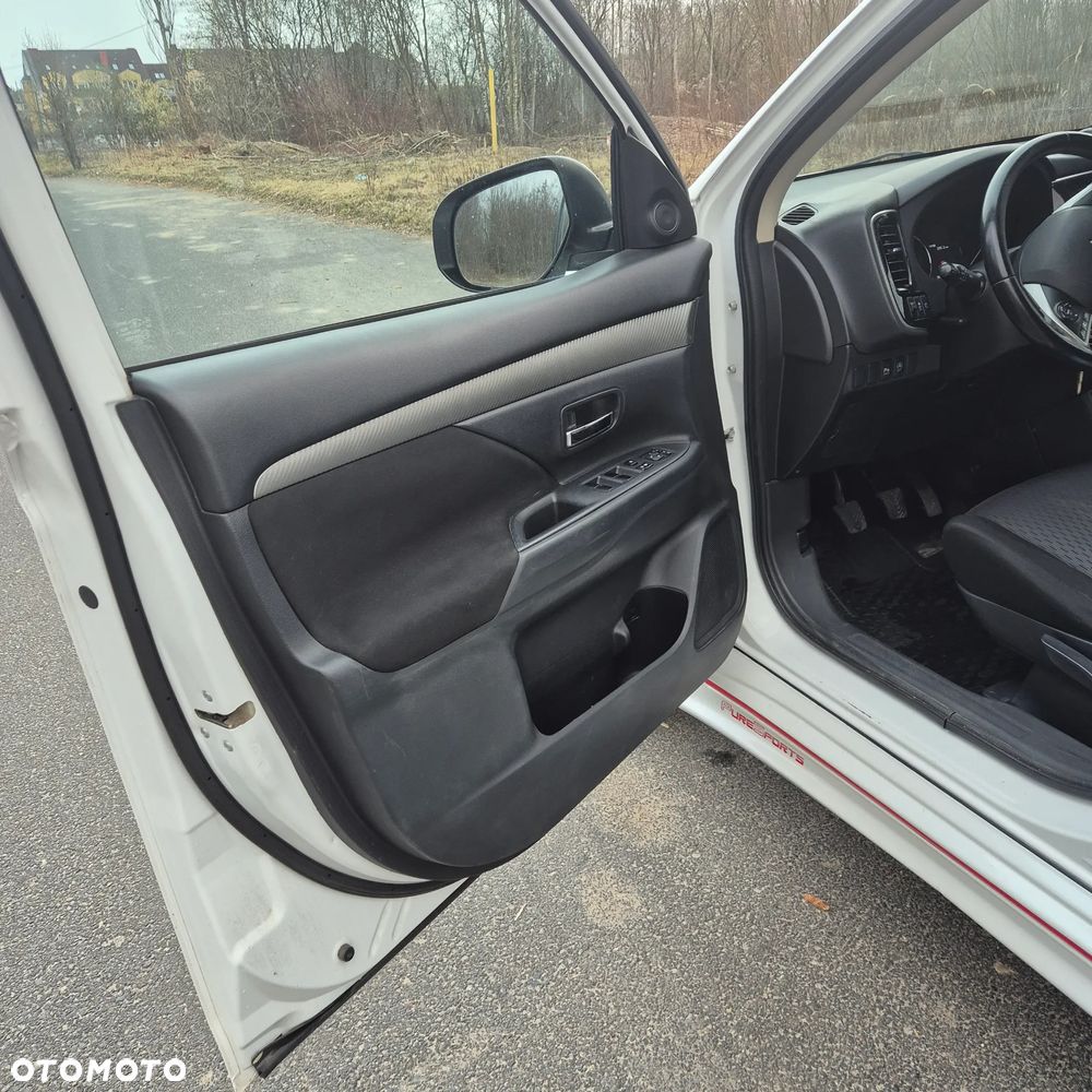 Mitsubishi Outlander - 16