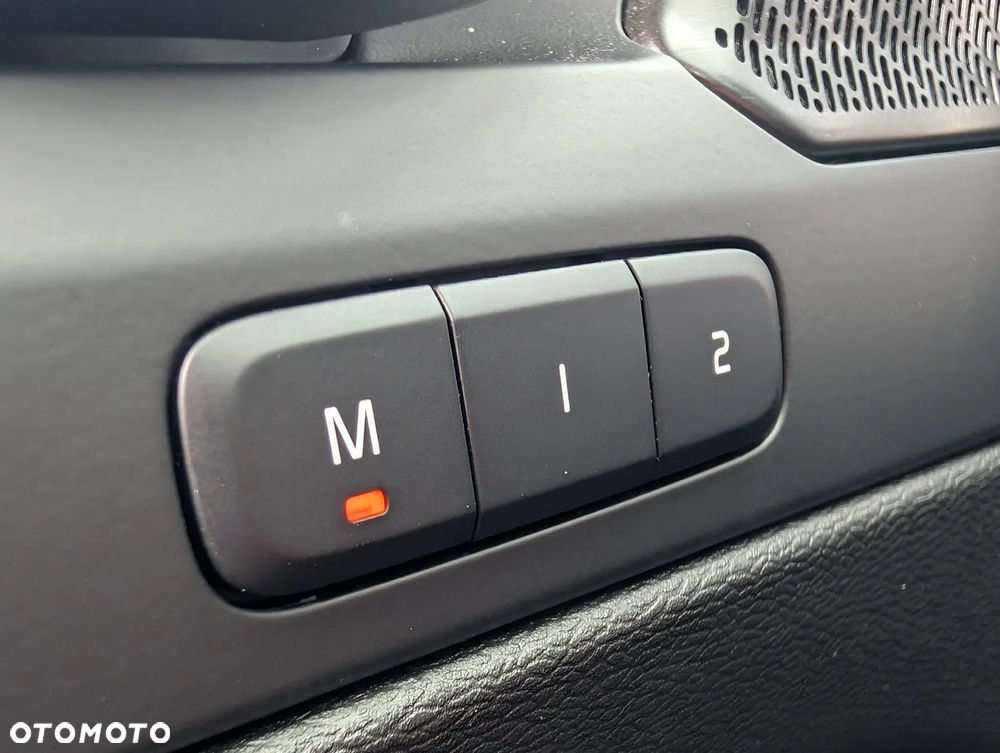 Volvo XC 40 B4 B AWD DKG Ultimate Dark - 25