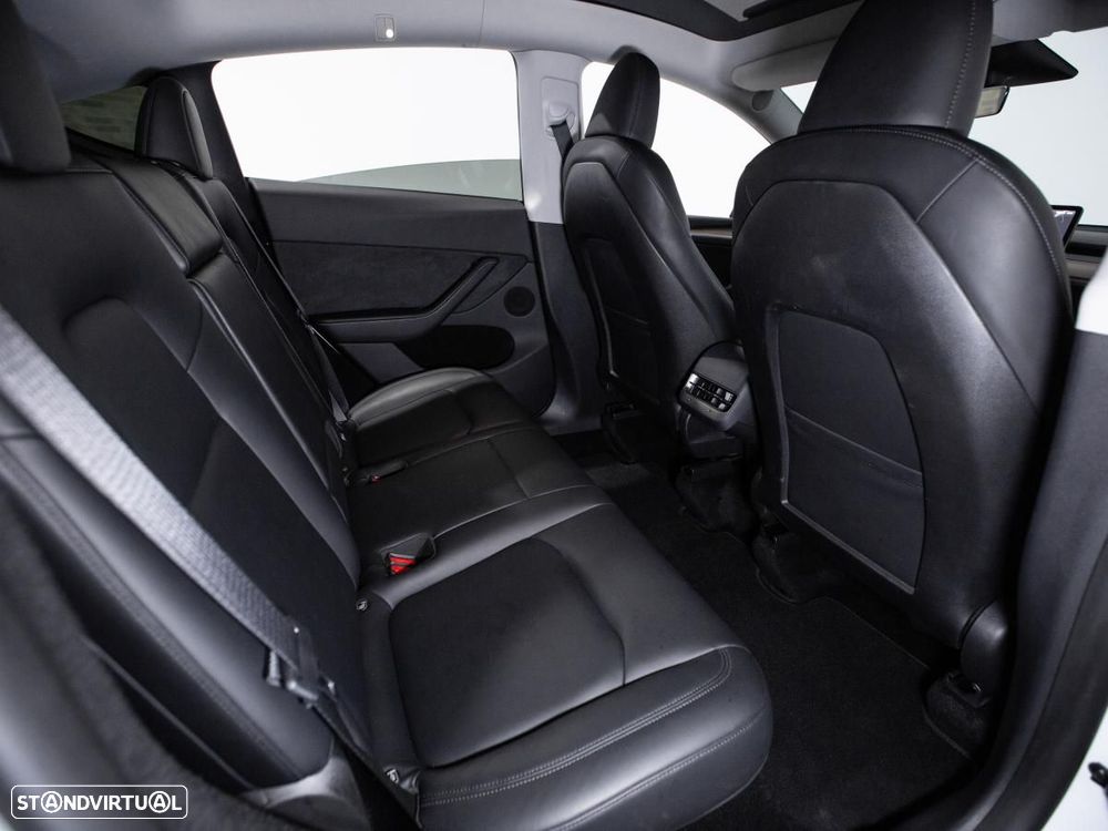 Tesla Model Y Long Range Dual Motor AWD - 13