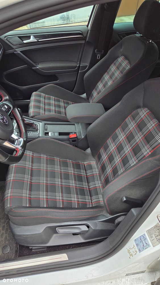Volkswagen Golf - 14