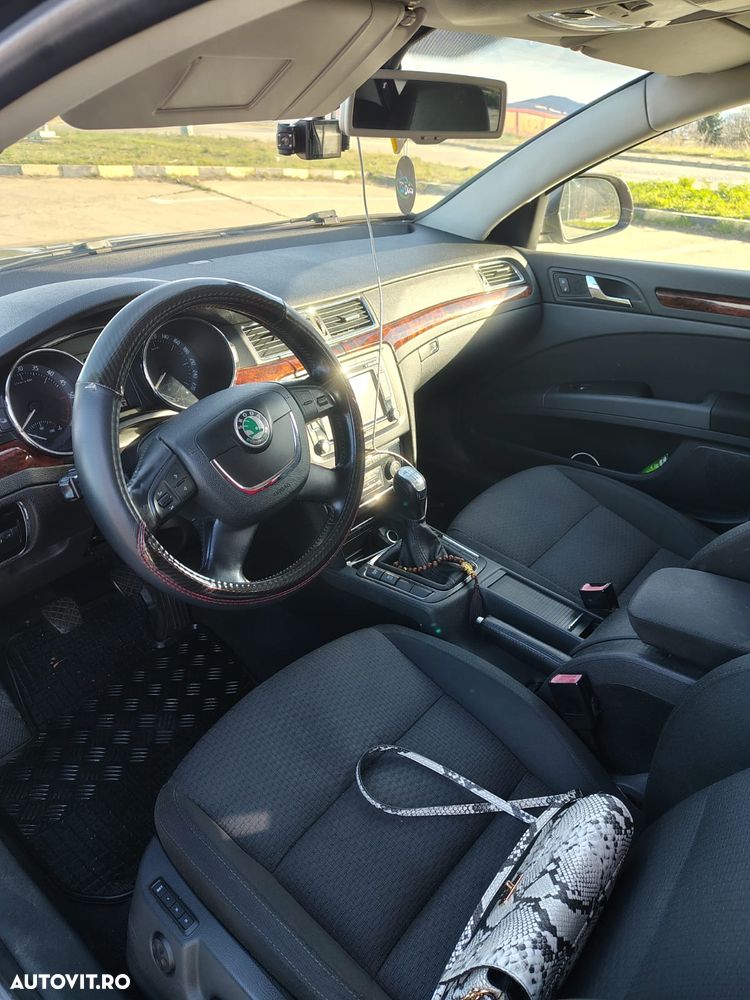 Skoda Superb 2.0 TDI PD Comfort - 6