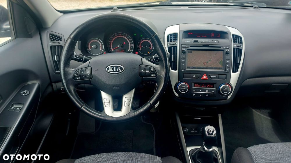 Kia Ceed - 21