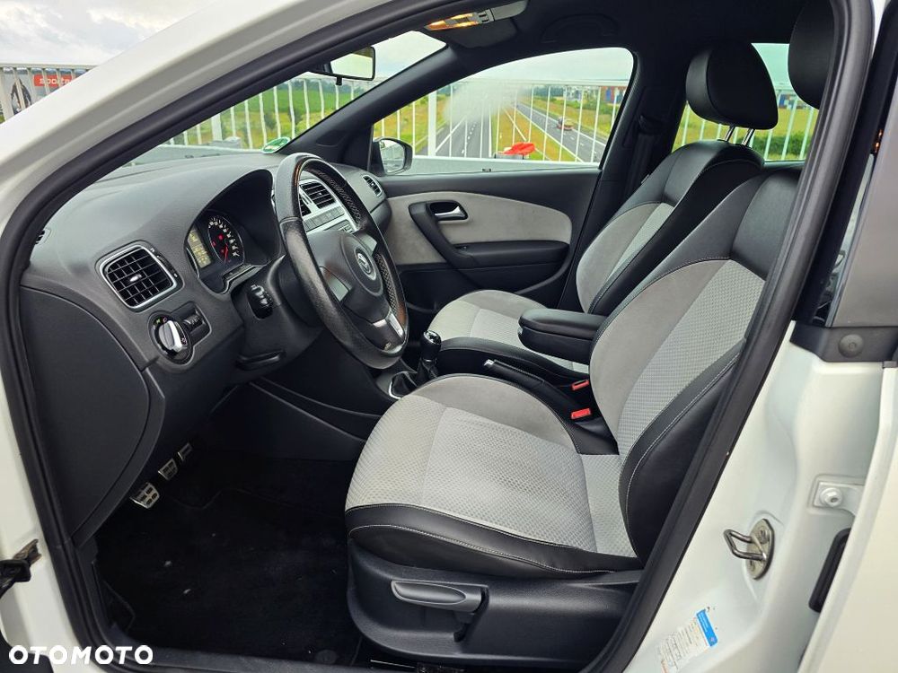 Volkswagen Polo 1.2 TSI Cross Urban White - 16