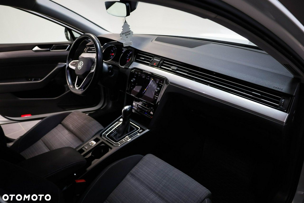Volkswagen Passat - 16