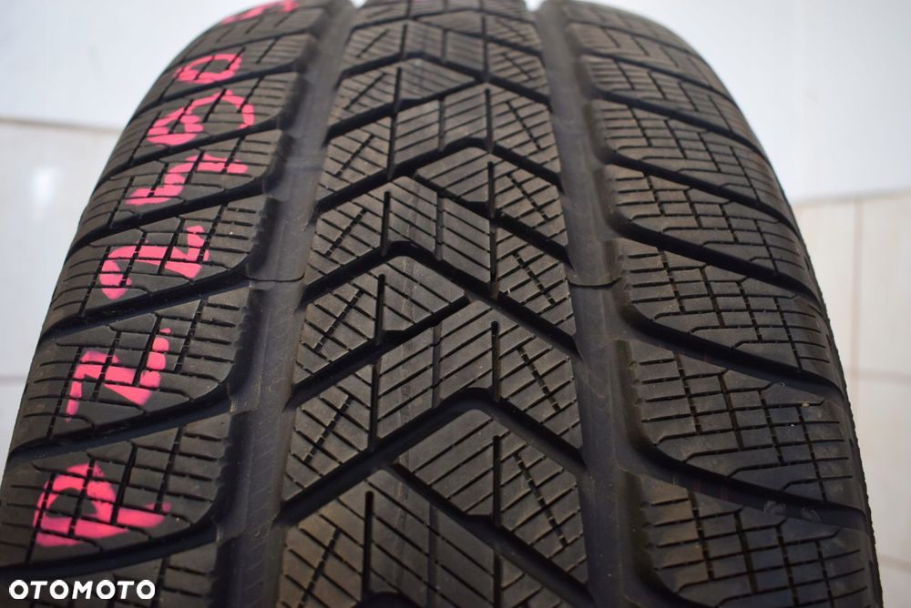 R20 255/50 Pirelli Scorpion Winter AO - 1