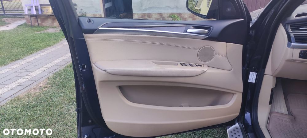 BMW X5 4.8i - 8