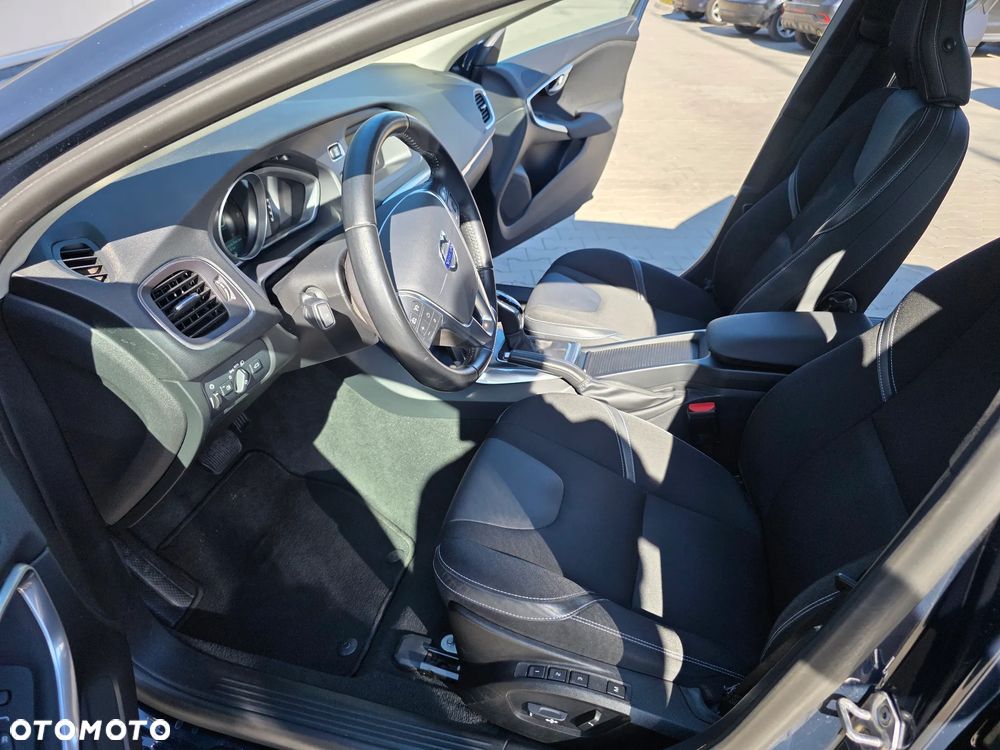 Volvo V40 D3 Geartronic Momentum - 23