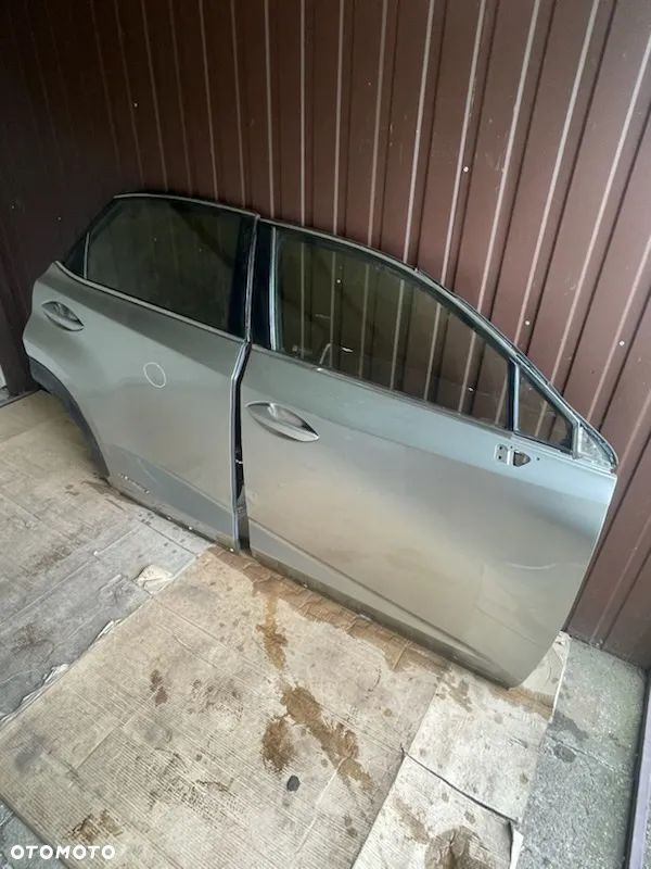 Drzwi do  Lexusa  NX  prawa strona przód tylne - 1