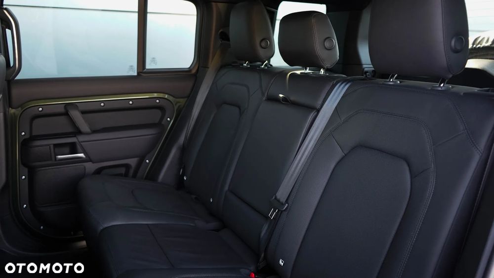 Land Rover Defender 3.0 D350 mHEV X-Dynamic SE - 30