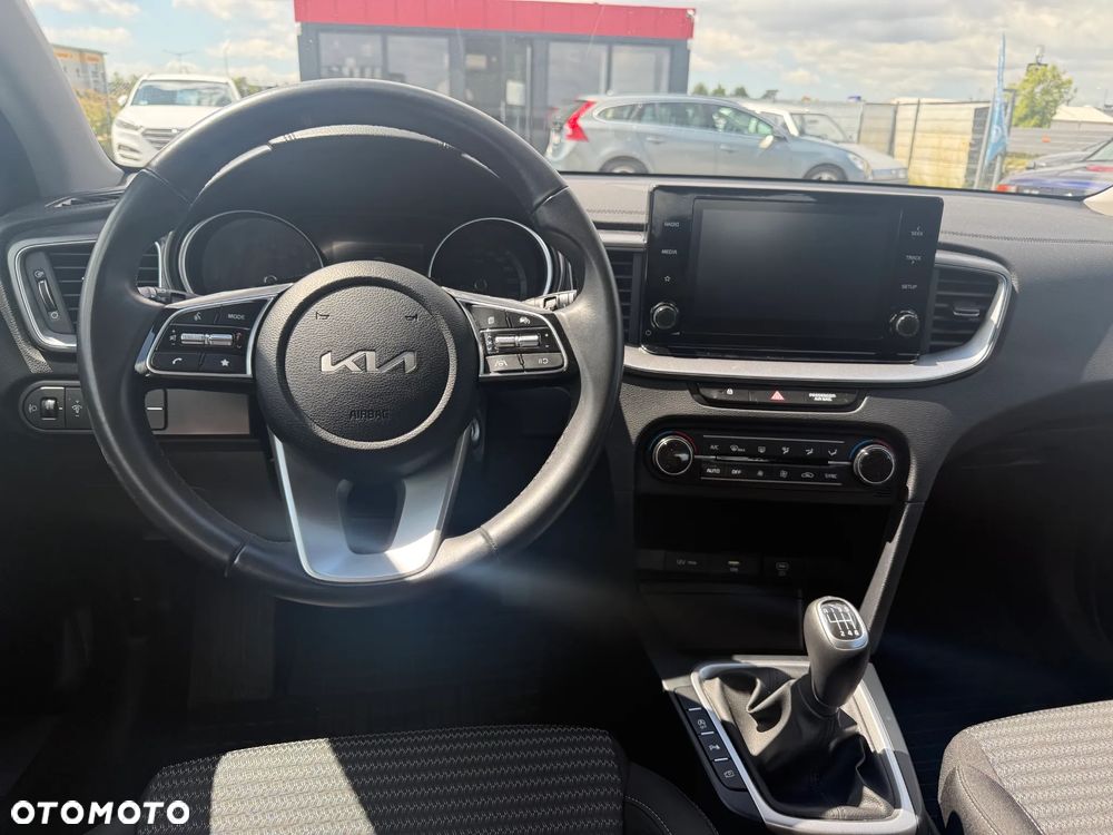 Kia Ceed 1.5 T-GDI M - 10