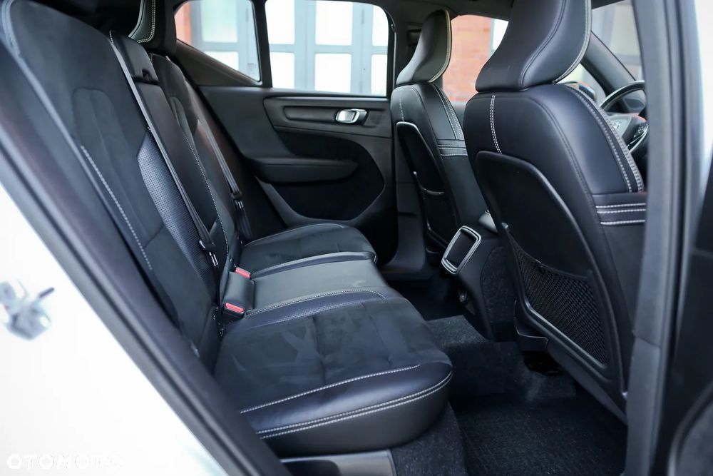 Volvo XC 40 D4 AWD Geartronic R-Design - 26