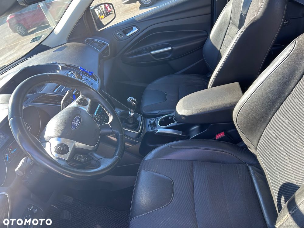 Ford Kuga 2.0 TDCi 4x4 Titanium - 17