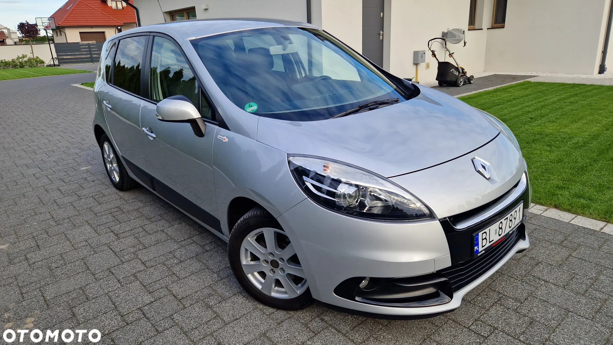 Renault Scenic 1.6 16V 110 TomTom Edition - 24