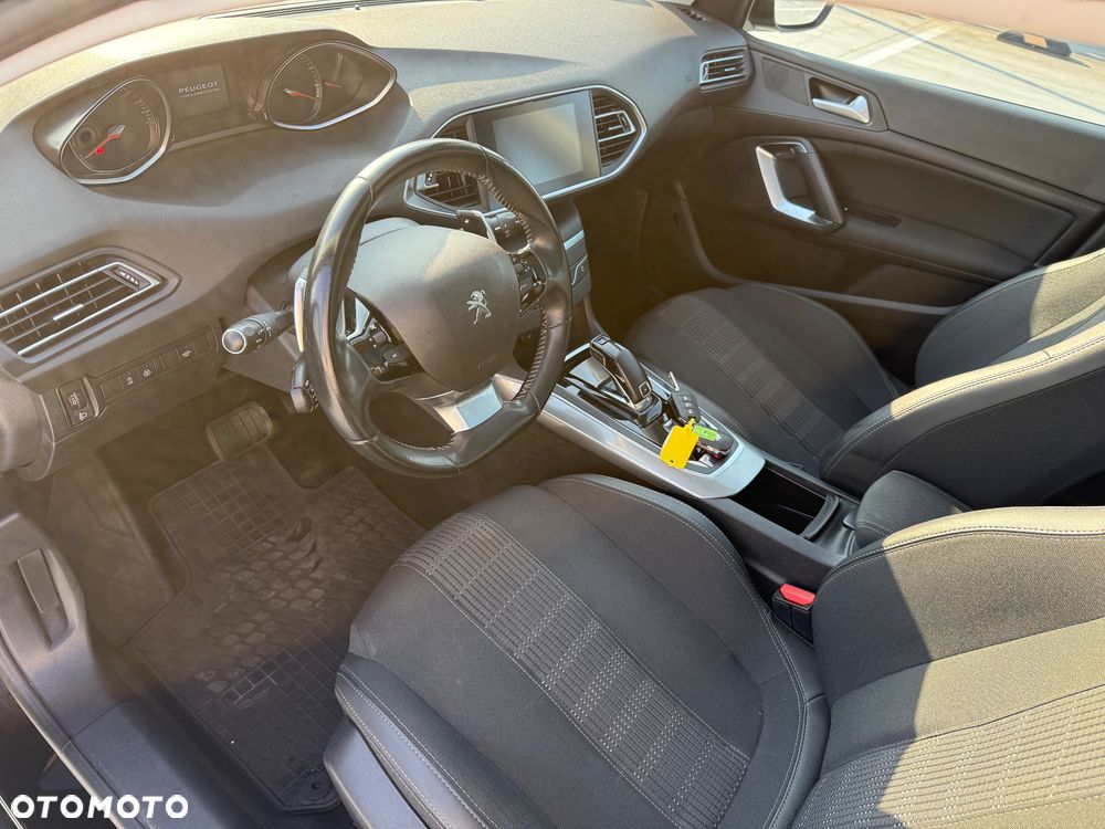 Peugeot 308 SW 1.2 PureTech GPF Allure S&S EAT8 - 13
