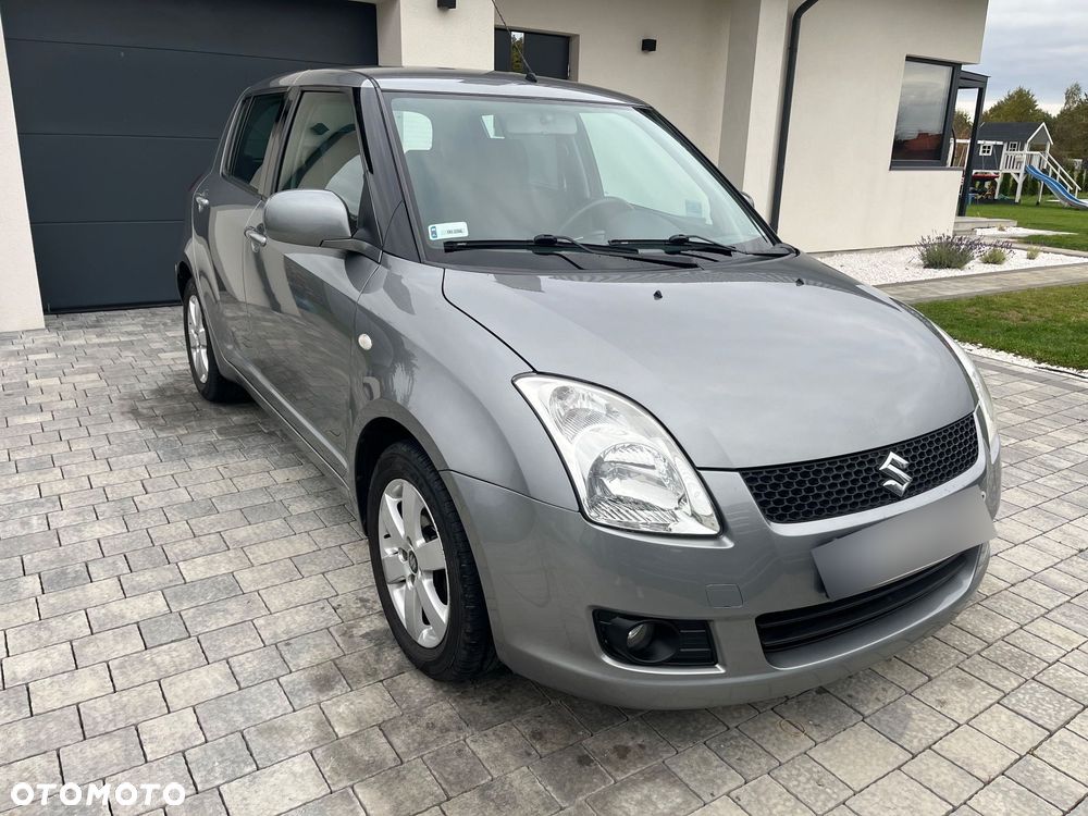 Suzuki Swift 2010 photo 2