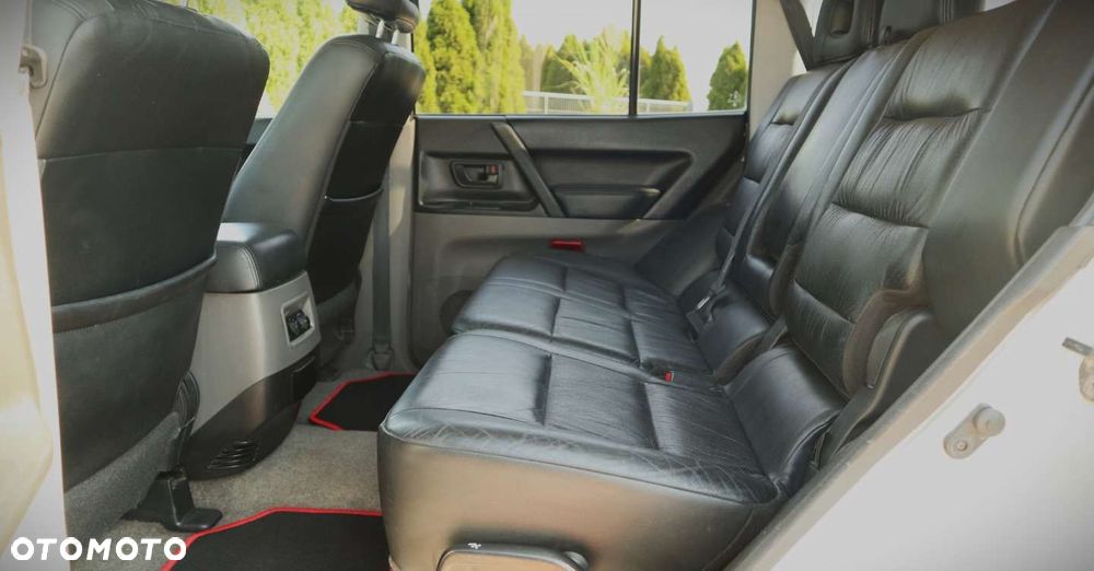 Mitsubishi Pajero - 11