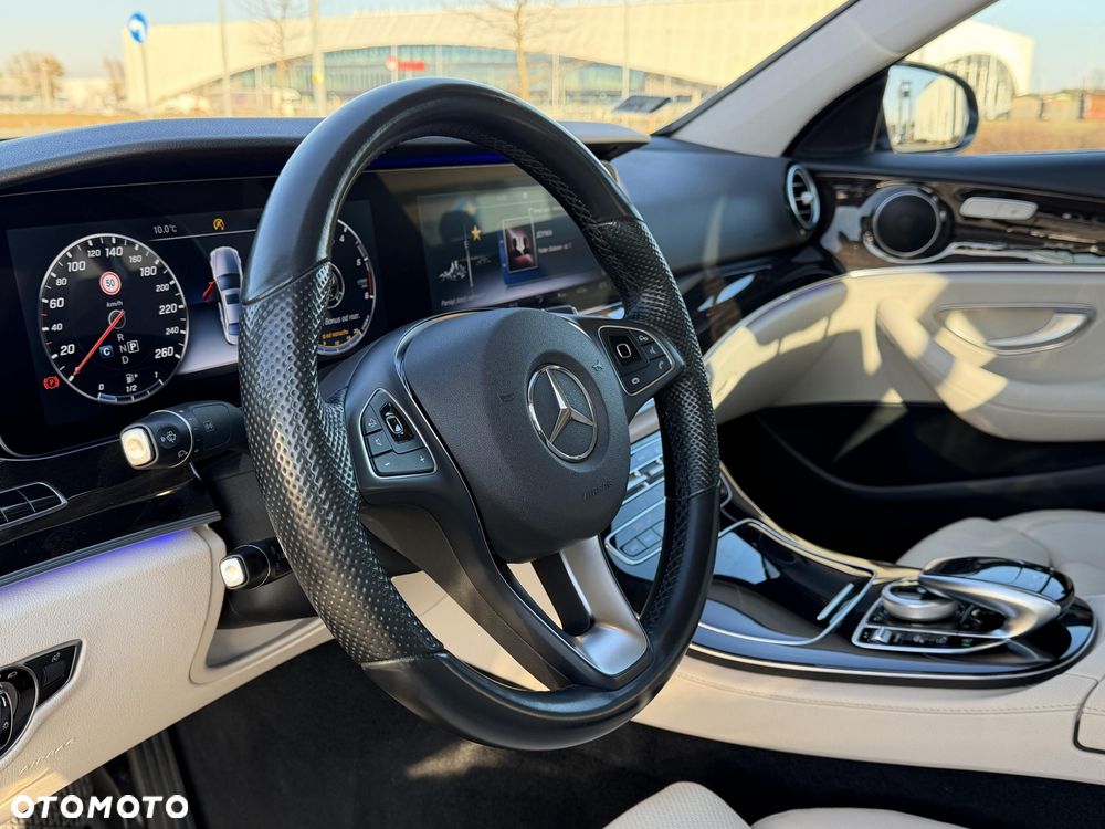 Mercedes-Benz Klasa E 220 d 9G-TRONIC - 27