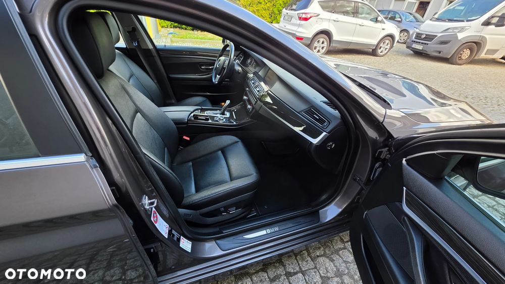 BMW Seria 5 528i Sport-Aut Luxury Line - 10