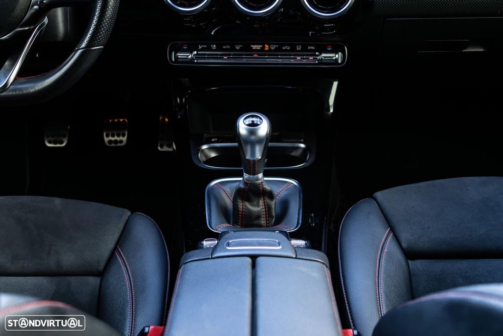 Mercedes-Benz A 180 d AMG Line - 23