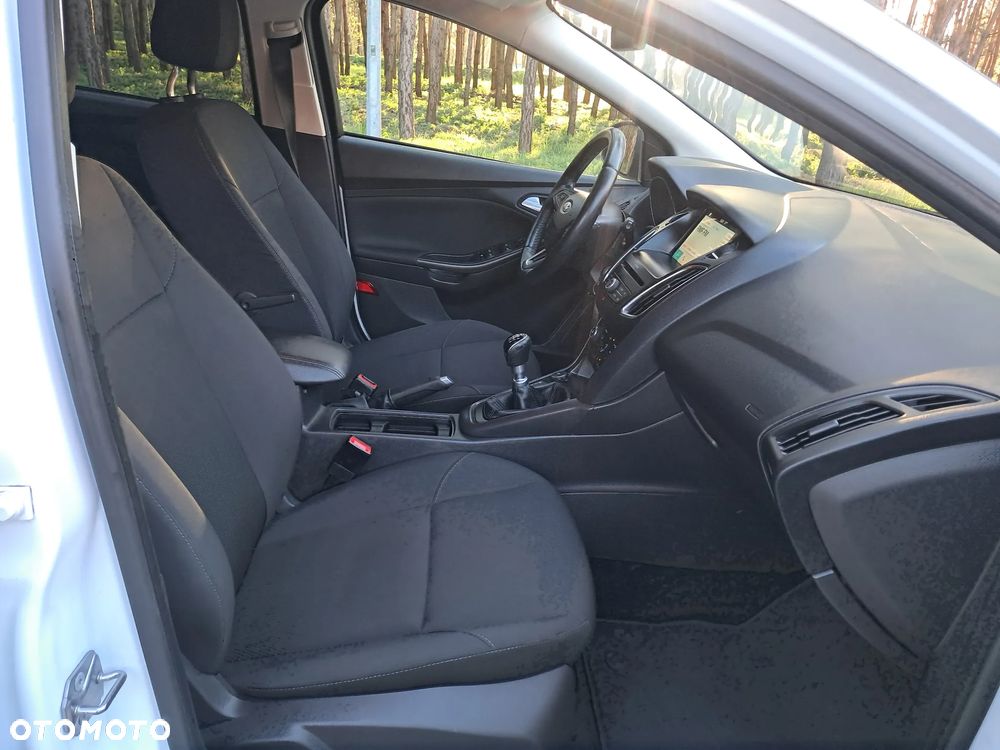 Ford Focus ver-1-5-ecoboost-start--stopp--system-business-edition - 13